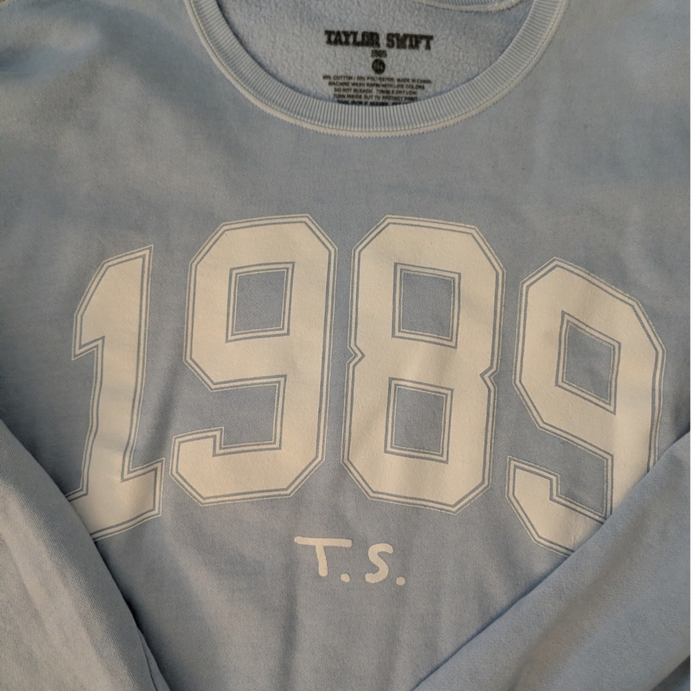 Taylor Swift Light Blue 1989 Crewneck Sweatshirt with White Graphic - Picture 2 of 3